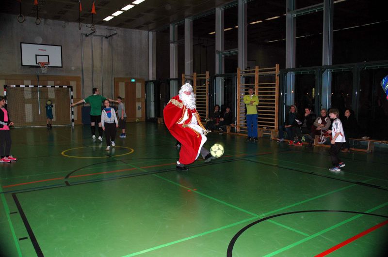 jetzt-spielt-der-nikolaus-mit