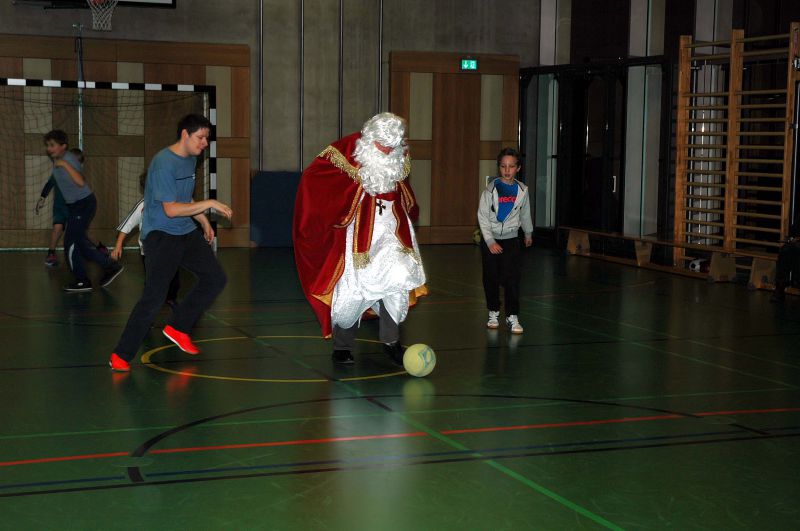 jetzt-spielt-der-nikolaus-mit