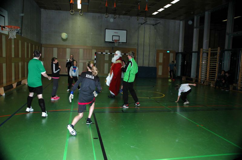 jetzt-spielt-der-nikolaus-mit