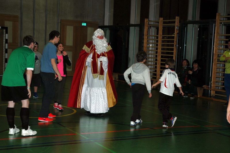 jetzt-spielt-der-nikolaus-mit