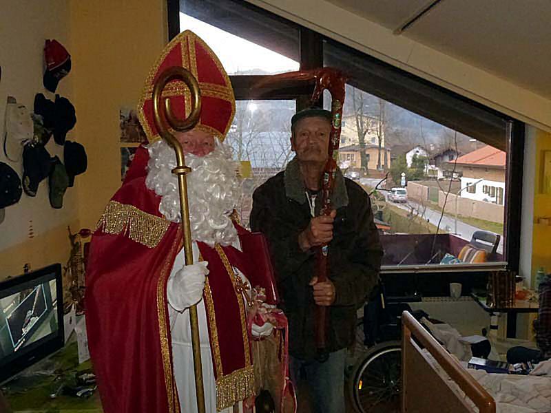 weihnachtsfeier-im-seniorenheim